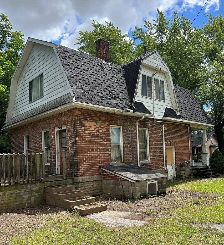 5062 Mcluney Street Fairgrove Village MI 48733