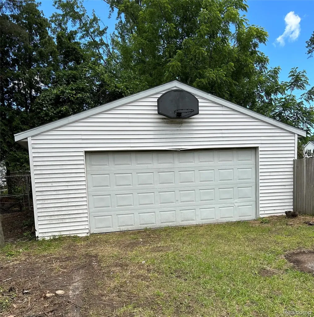 5062 Mcluney Street Fairgrove Village MI 48733