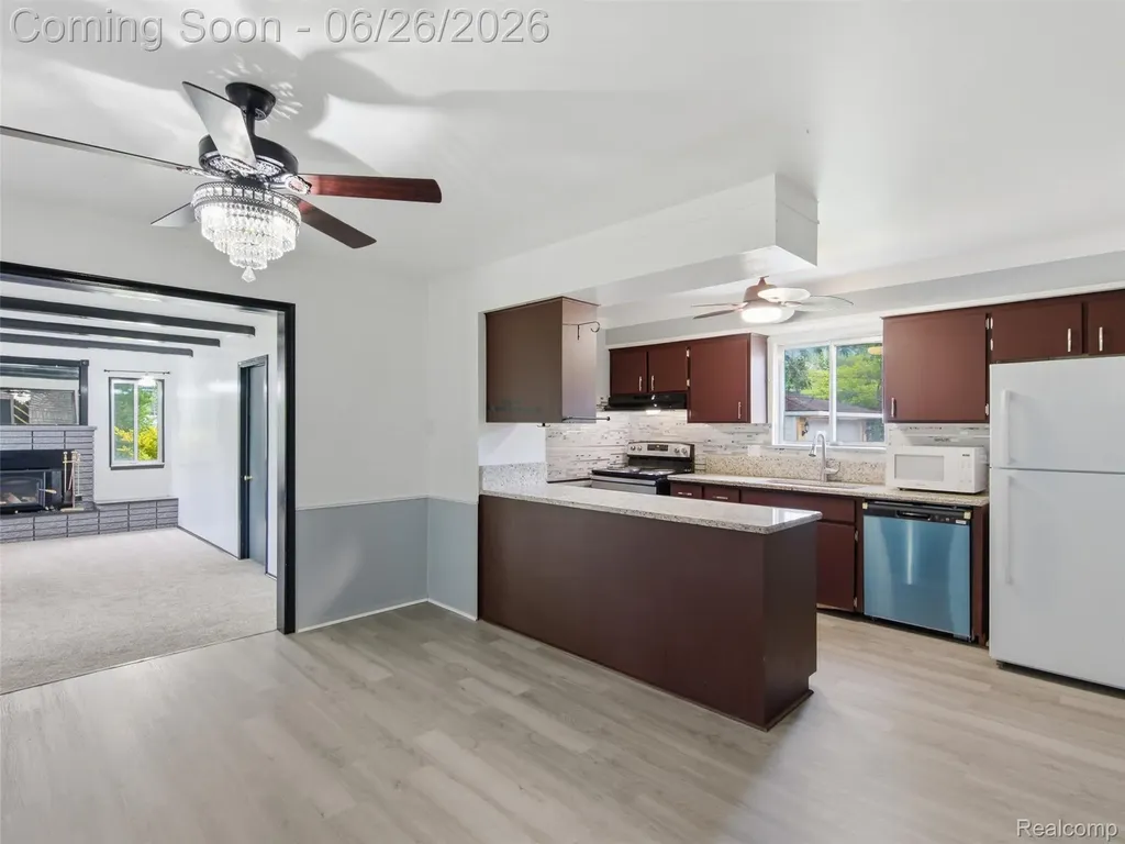 26826 Palomino Avenue Warren City MI 48089