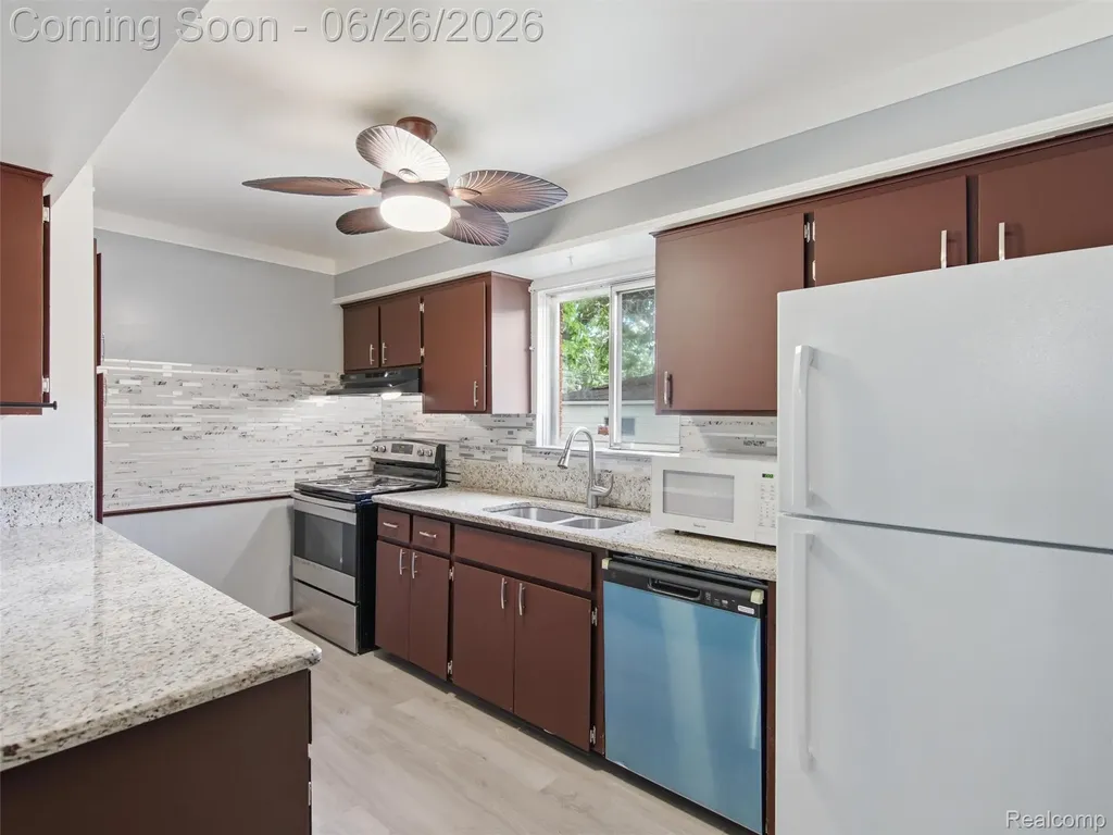 26826 Palomino Avenue Warren City MI 48089