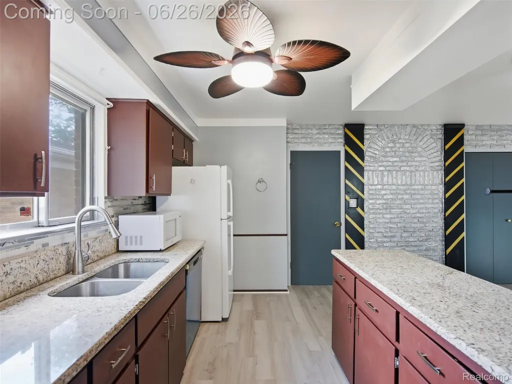 26826 Palomino Avenue Warren City MI 48089