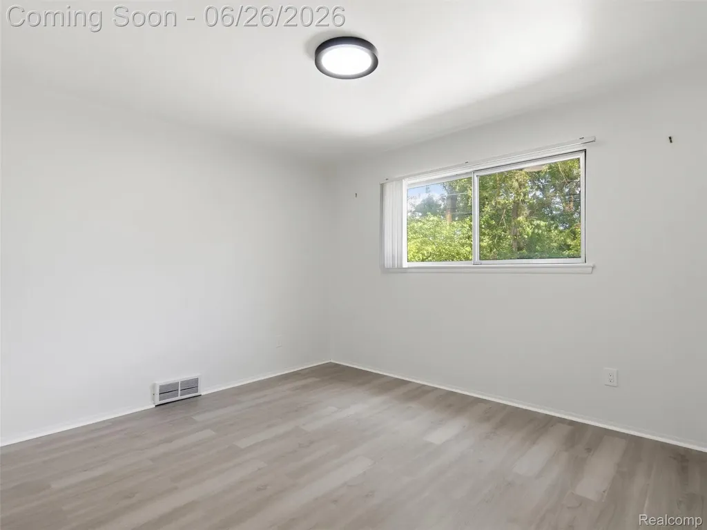 26826 Palomino Avenue Warren City MI 48089
