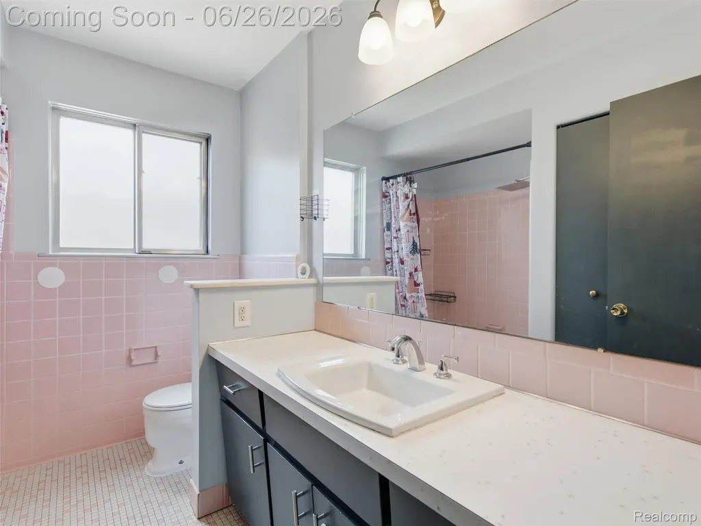 26826 Palomino Avenue Warren City MI 48089