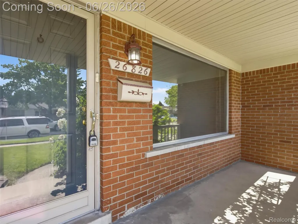 26826 Palomino Avenue Warren City MI 48089
