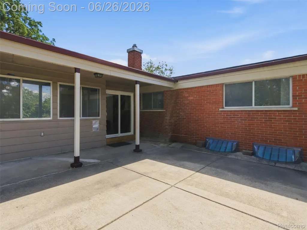 26826 Palomino Avenue Warren City MI 48089