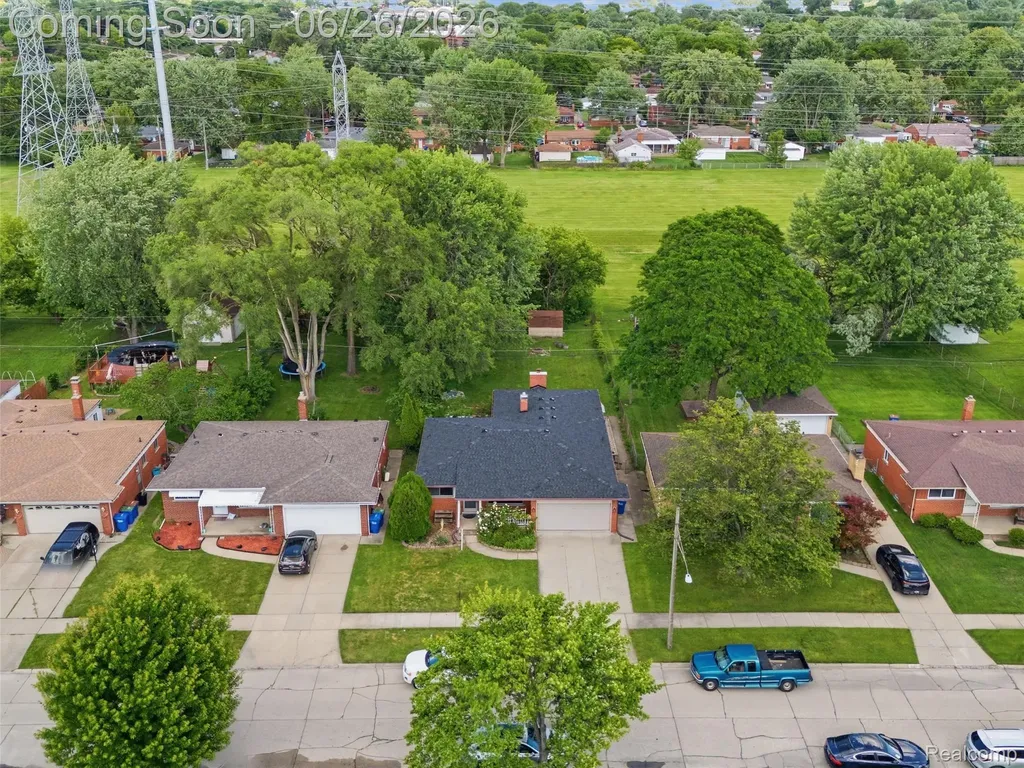 26826 Palomino Avenue Warren City MI 48089