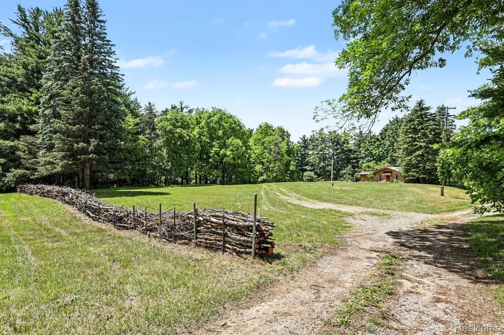 4202 Kingston Road Koylton Township MI 48741