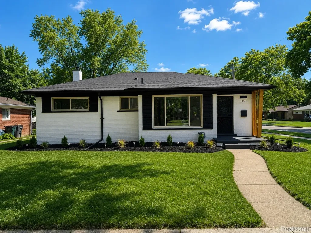 13941 Pearson Street Oak Park City MI 48237