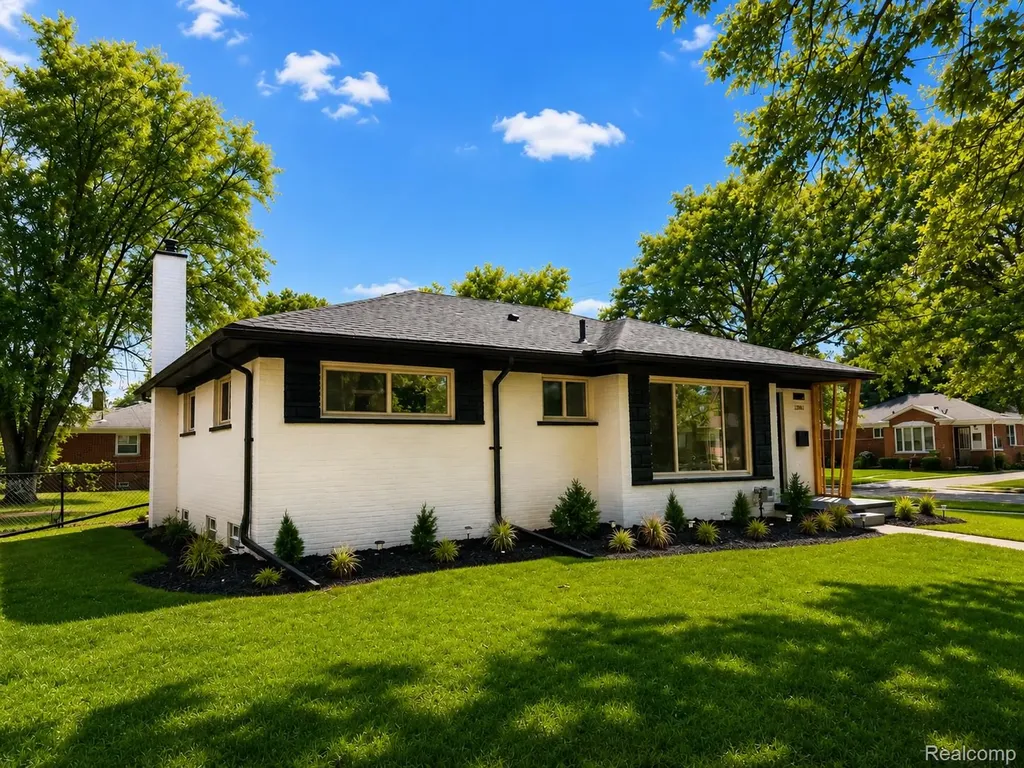 13941 Pearson Street Oak Park City MI 48237