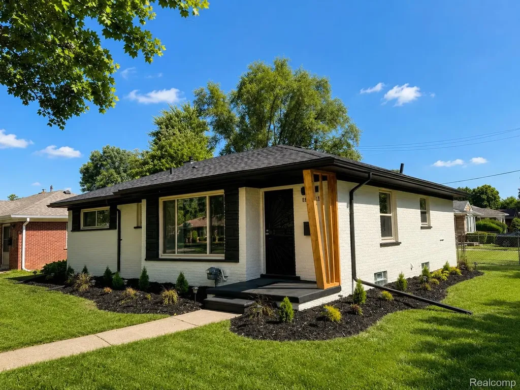 13941 Pearson Street Oak Park City MI 48237