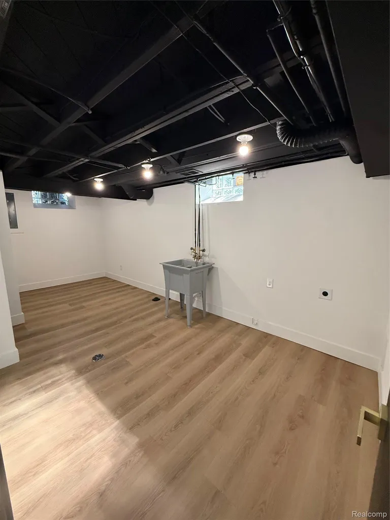 13941 Pearson Street Oak Park City MI 48237