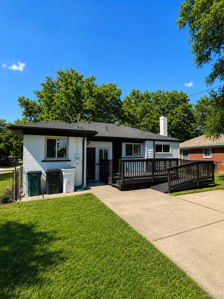 13941 Pearson Street Oak Park City MI 48237