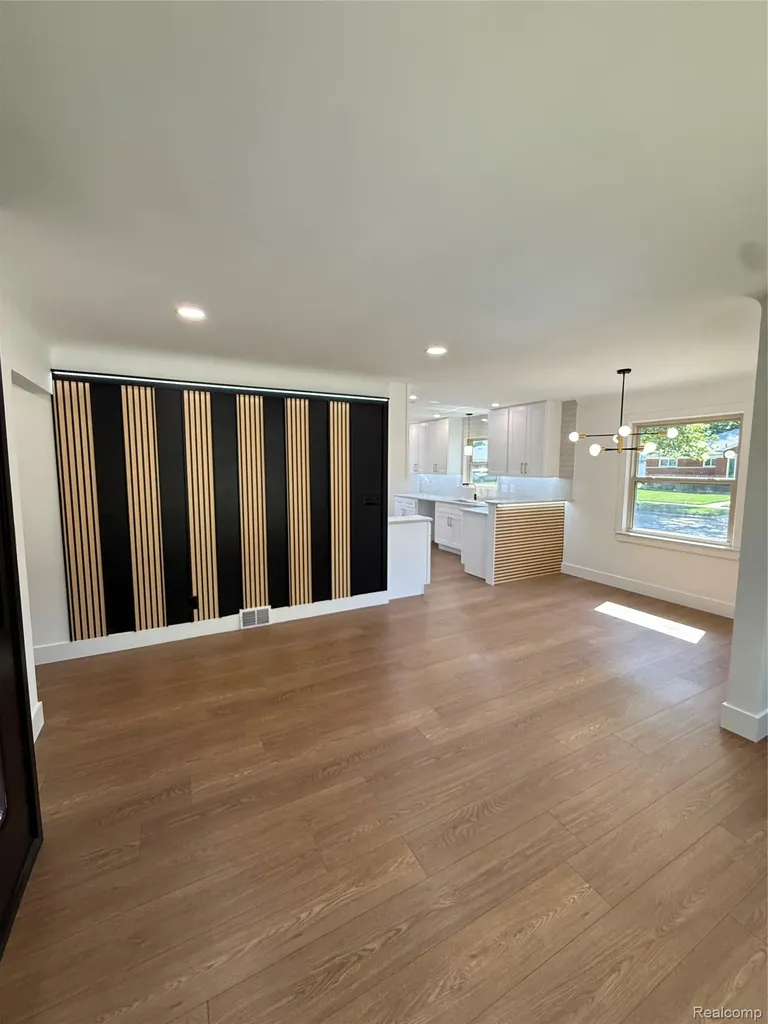 13941 Pearson Street Oak Park City MI 48237