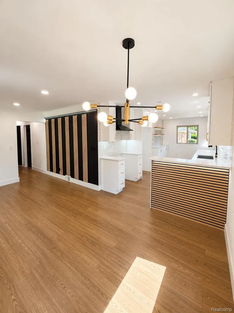 13941 Pearson Street Oak Park City MI 48237
