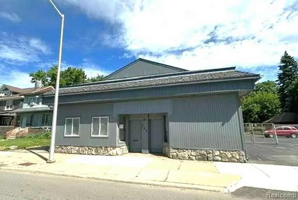 358 W Huron Street Pontiac City MI 48341
