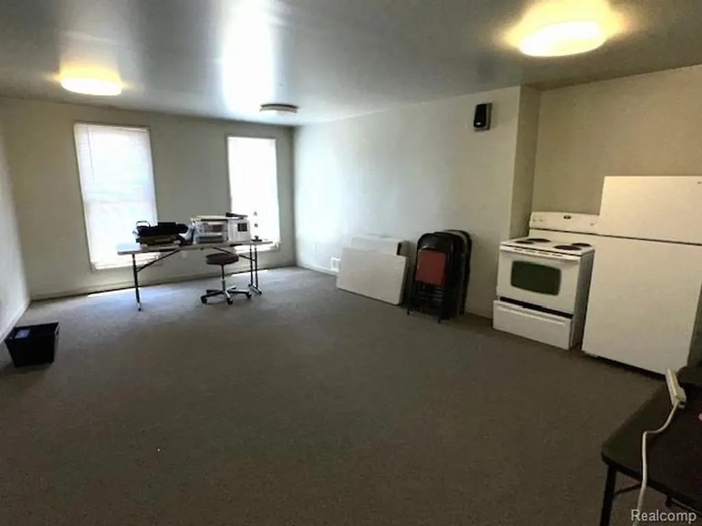 358 W Huron Street Pontiac City MI 48341