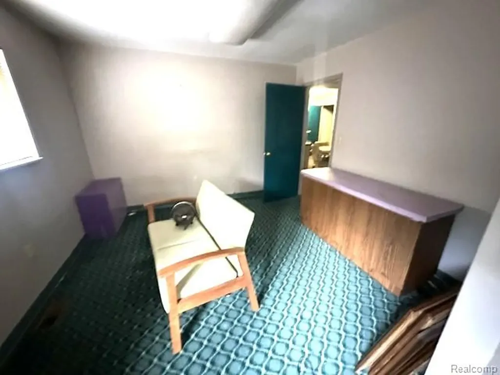 358 W Huron Street Pontiac City MI 48341