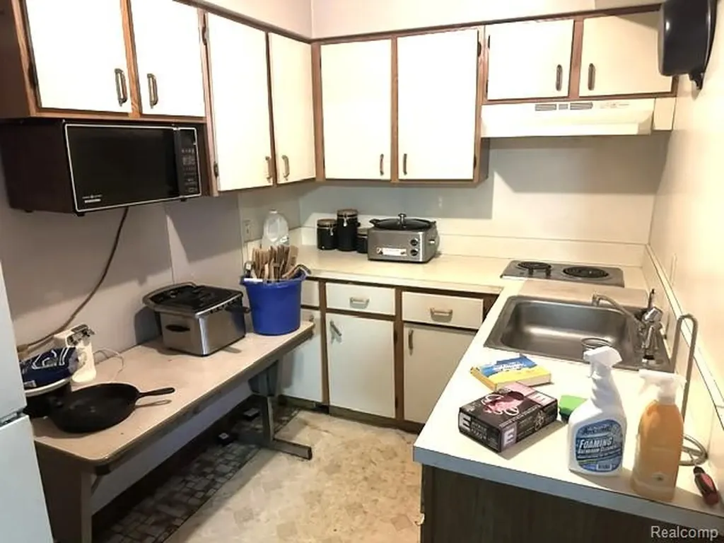 358 W Huron Street Pontiac City MI 48341