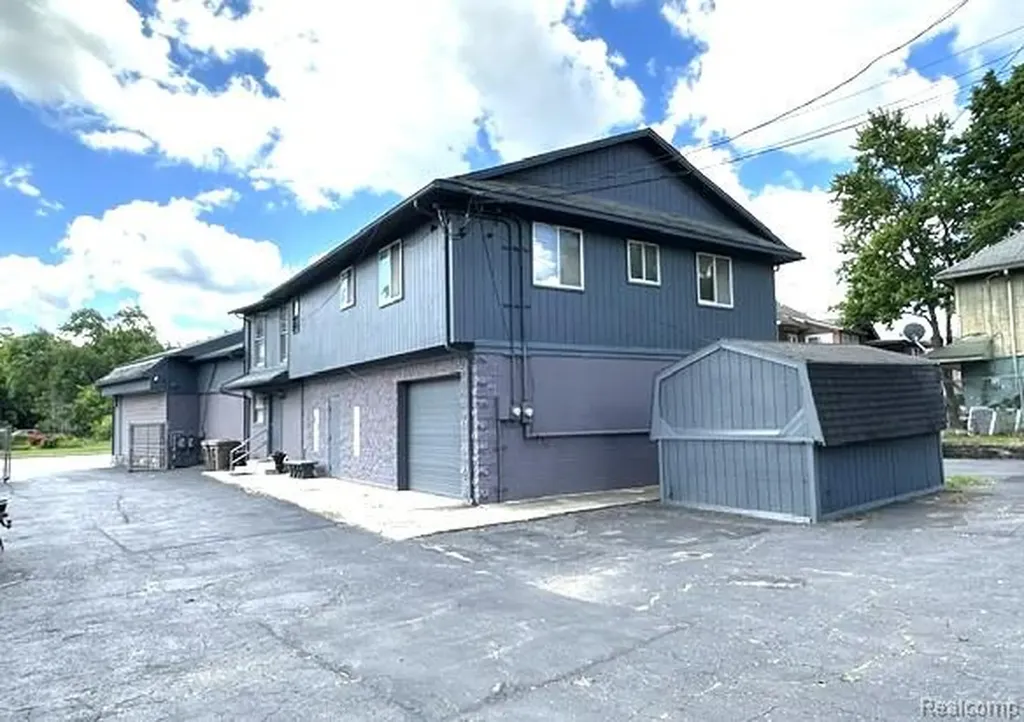 358 W Huron Street Pontiac City MI 48341
