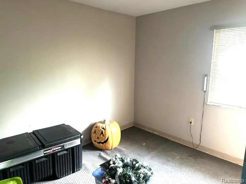 358 W Huron Street Pontiac City MI 48341