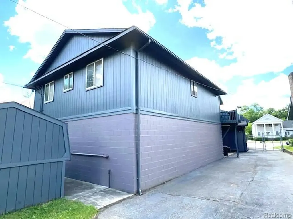 358 W Huron Street Pontiac City MI 48341
