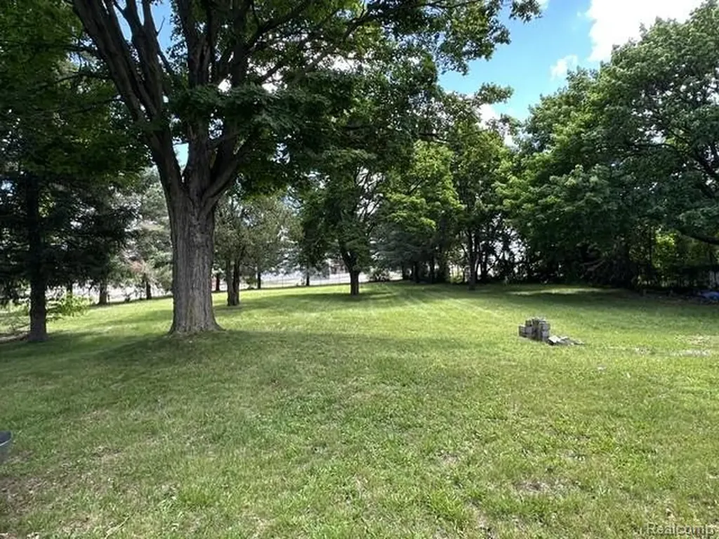 358 W Huron Street Pontiac City MI 48341