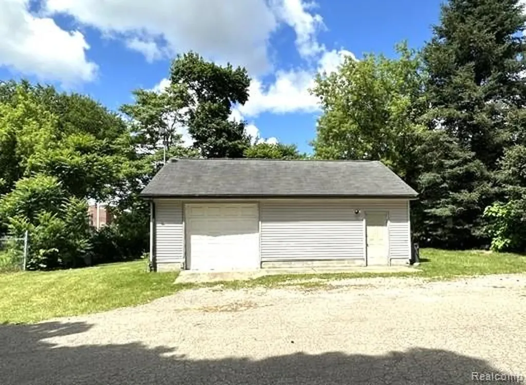 358 W Huron Street Pontiac City MI 48341