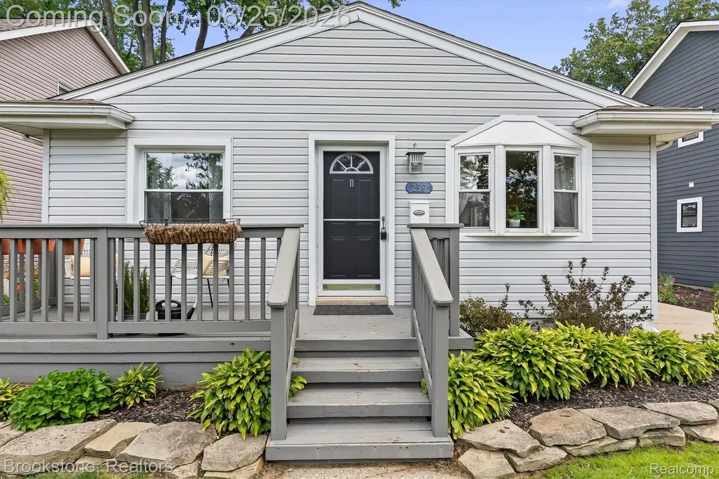 256 Leroy Avenue Clawson City MI 48017