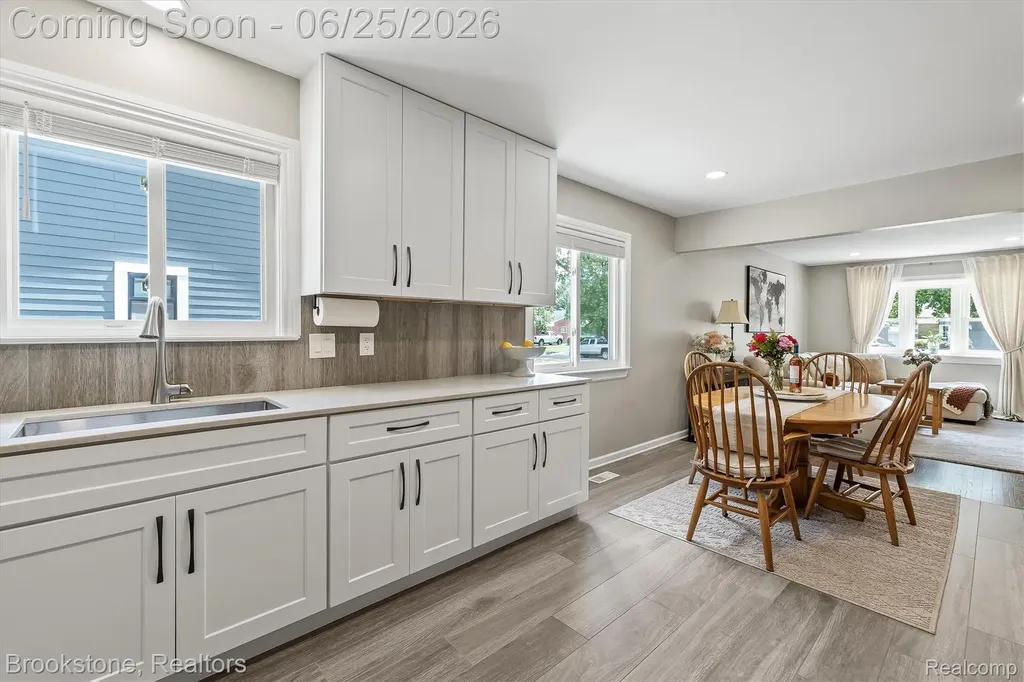 256 Leroy Avenue Clawson City MI 48017
