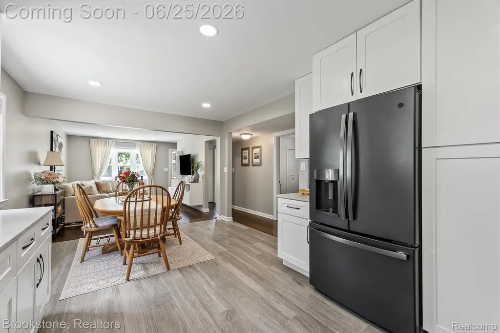 256 Leroy Avenue Clawson City MI 48017