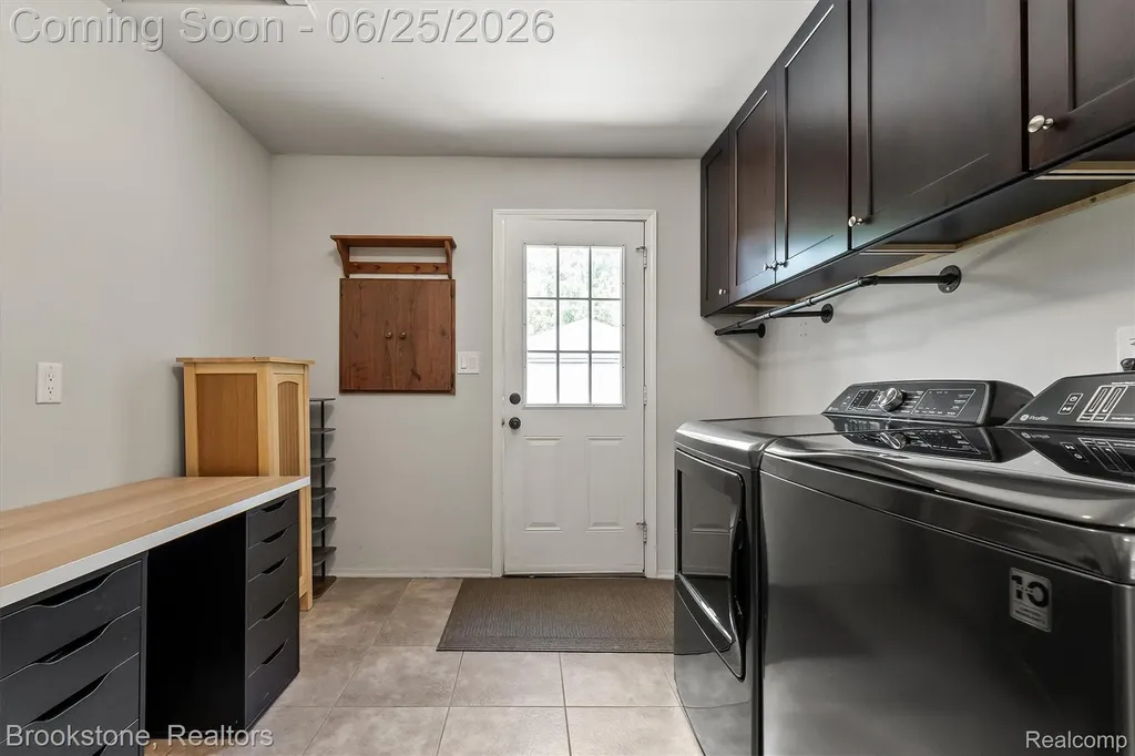 256 Leroy Avenue Clawson City MI 48017