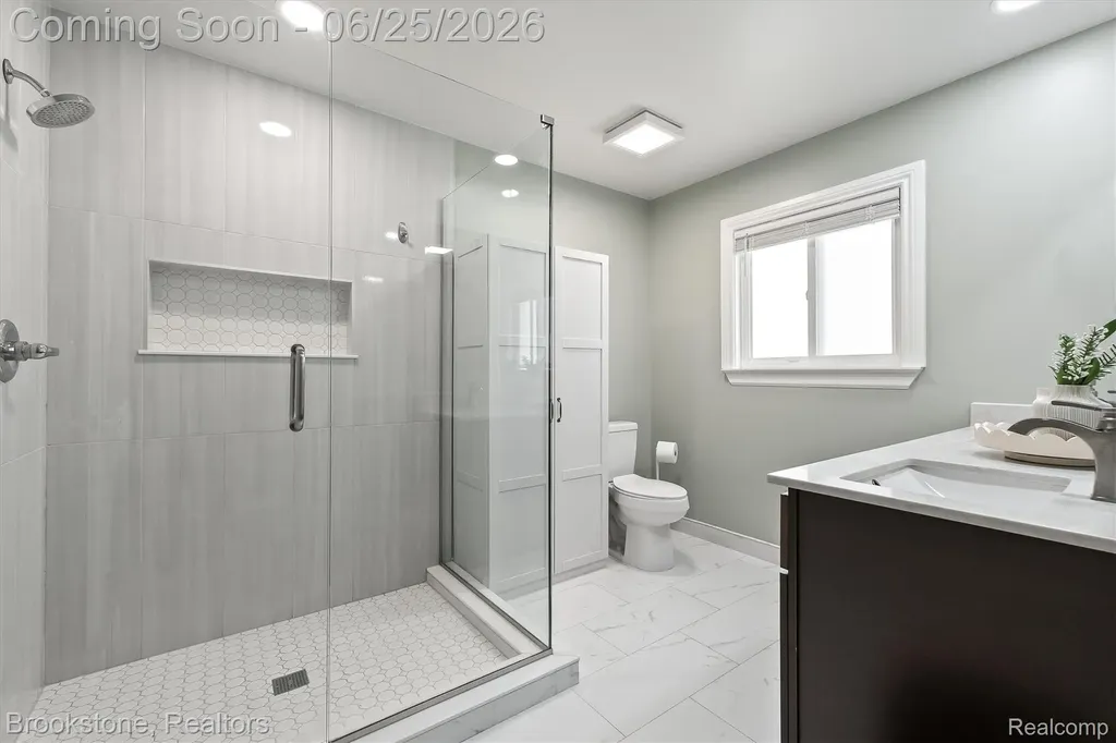 256 Leroy Avenue Clawson City MI 48017