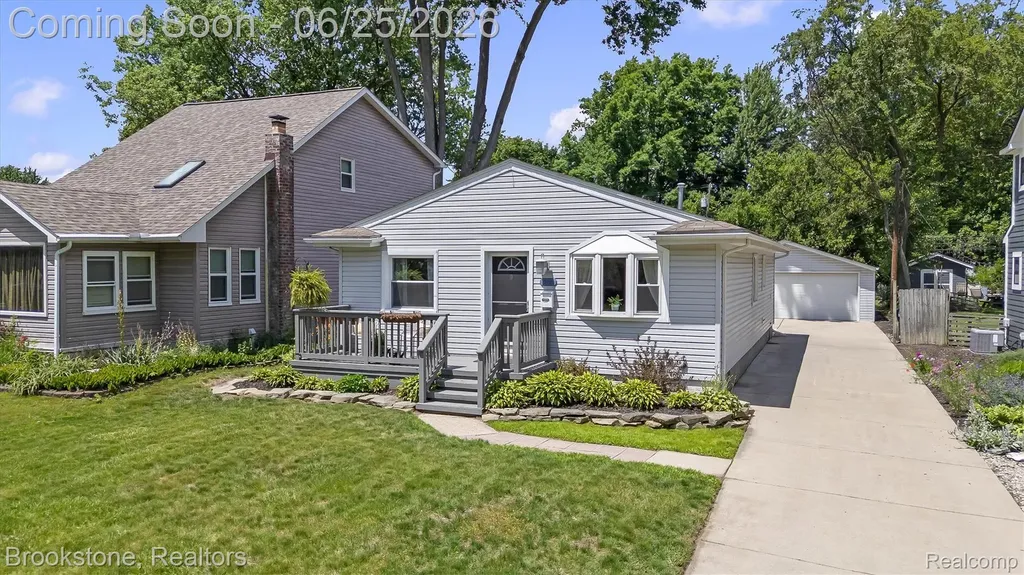 256 Leroy Avenue Clawson City MI 48017