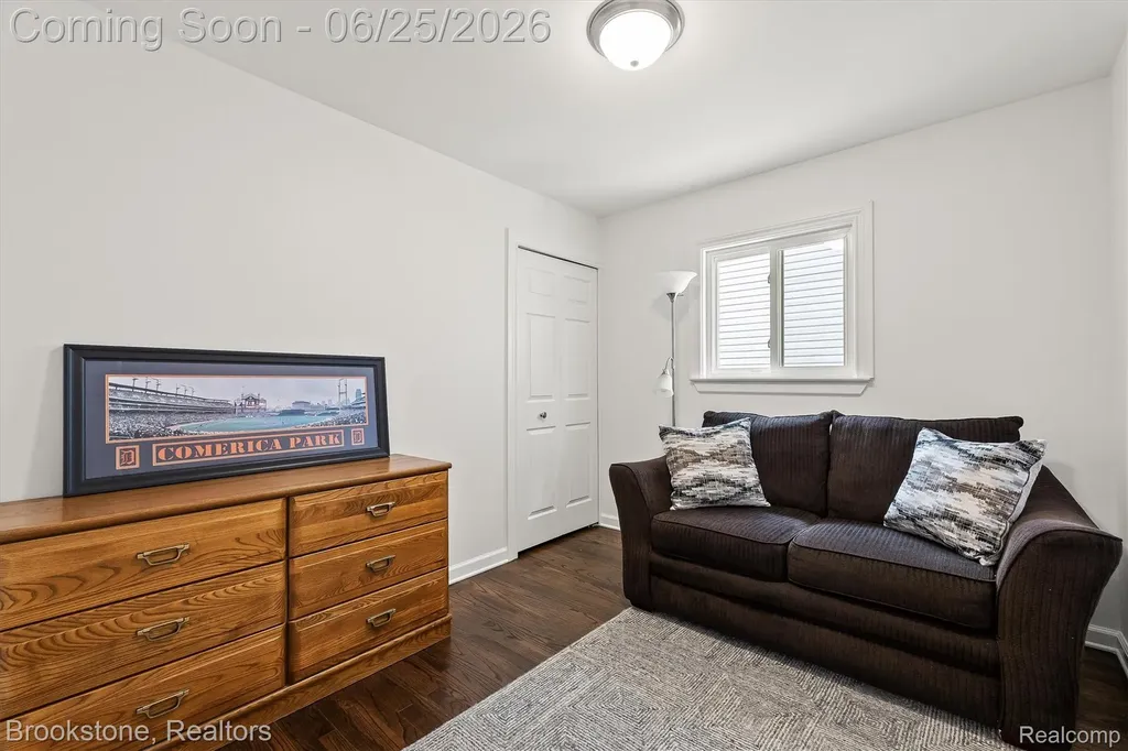256 Leroy Avenue Clawson City MI 48017