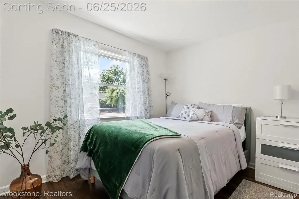 256 Leroy Avenue Clawson City MI 48017