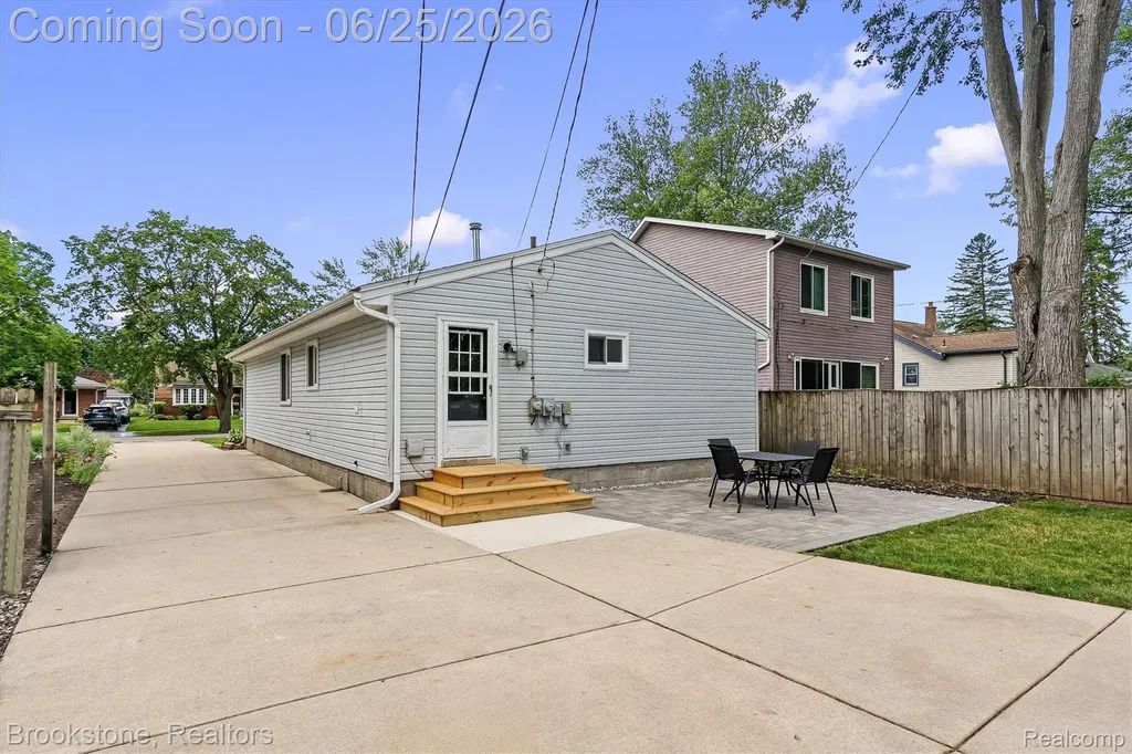 256 Leroy Avenue Clawson City MI 48017