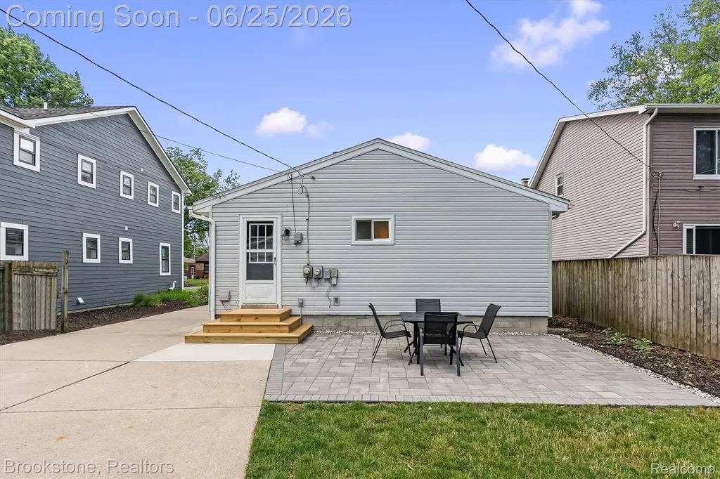 256 Leroy Avenue Clawson City MI 48017