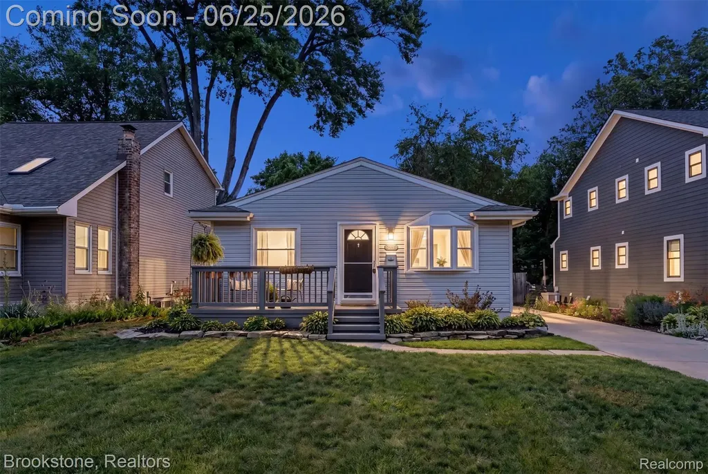 256 Leroy Avenue Clawson City MI 48017