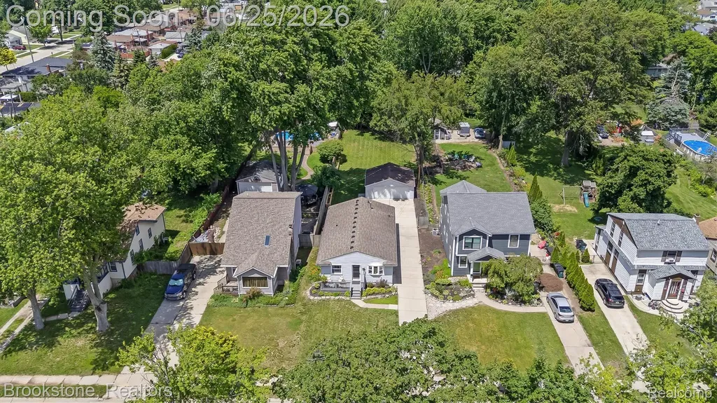 256 Leroy Avenue Clawson City MI 48017