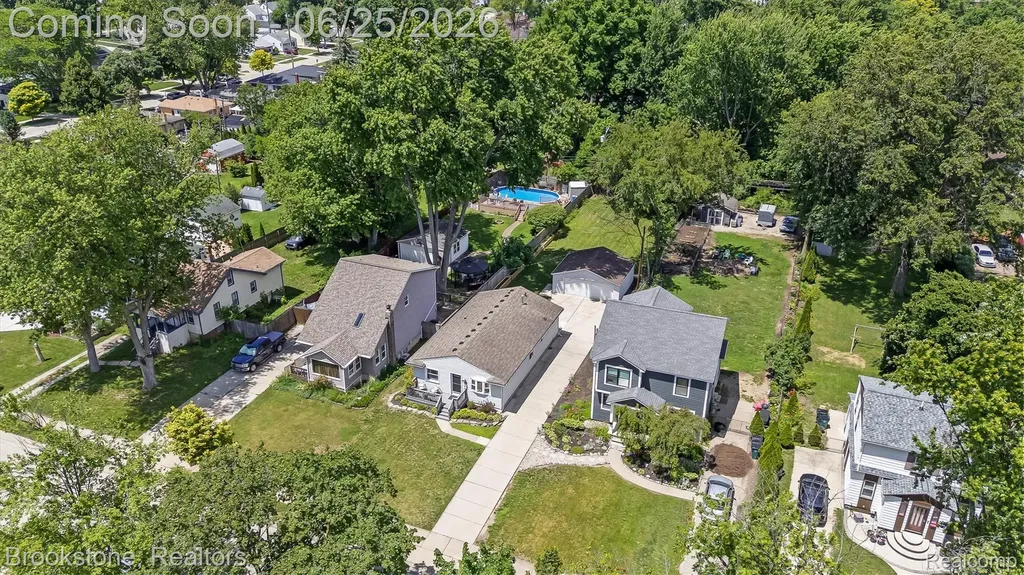 256 Leroy Avenue Clawson City MI 48017