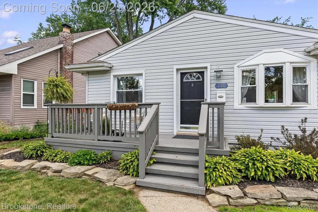 256 Leroy Avenue Clawson City MI 48017