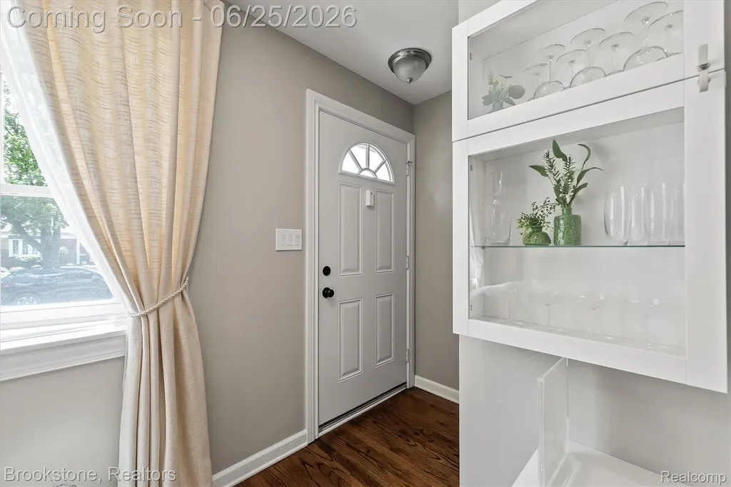 256 Leroy Avenue Clawson City MI 48017