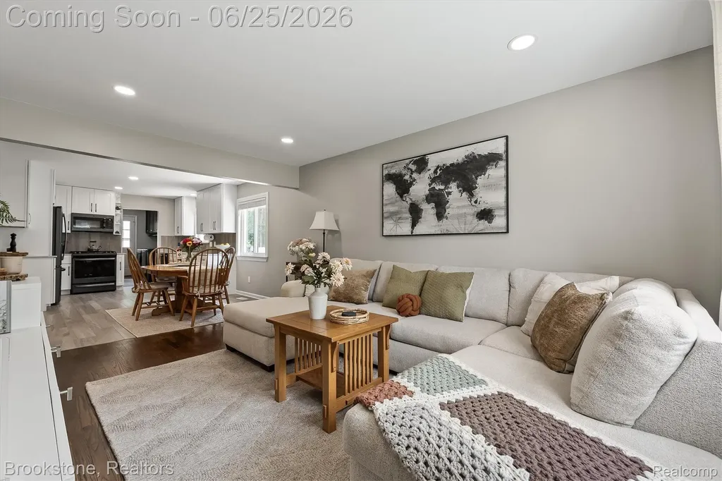 256 Leroy Avenue Clawson City MI 48017