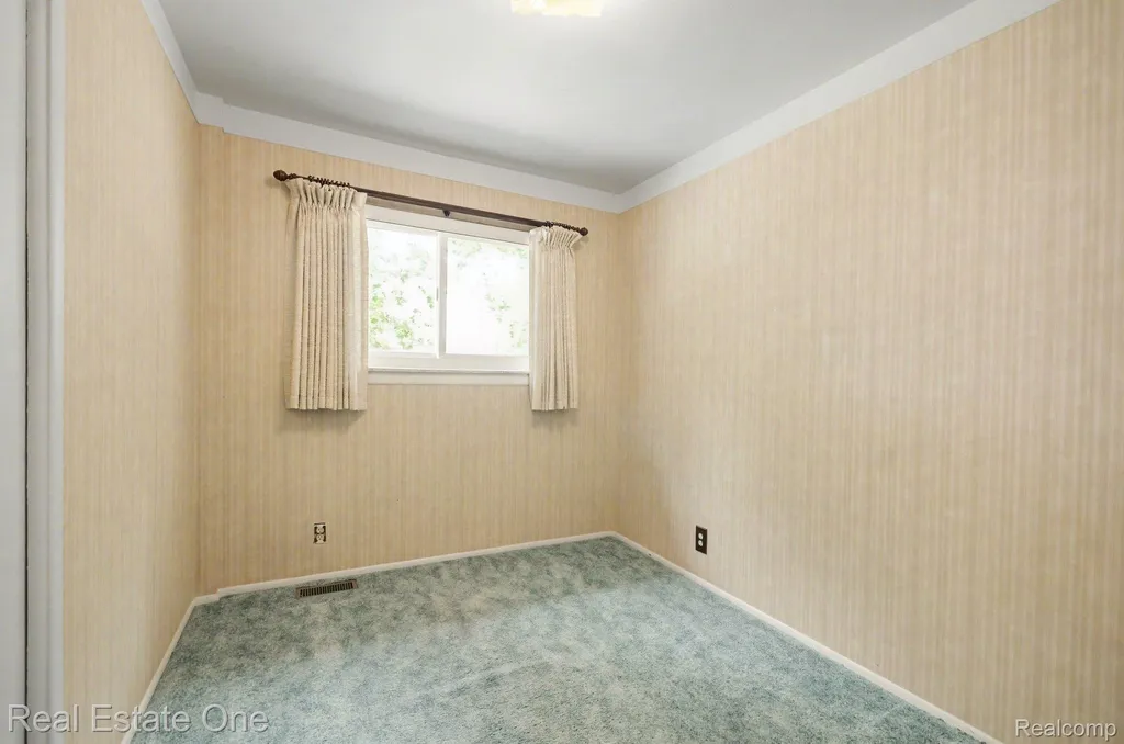 15064 Masonic Boulevard Warren City MI 48088
