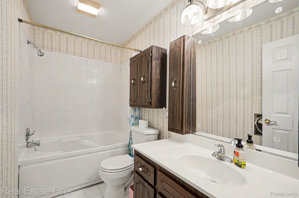 15064 Masonic Boulevard Warren City MI 48088