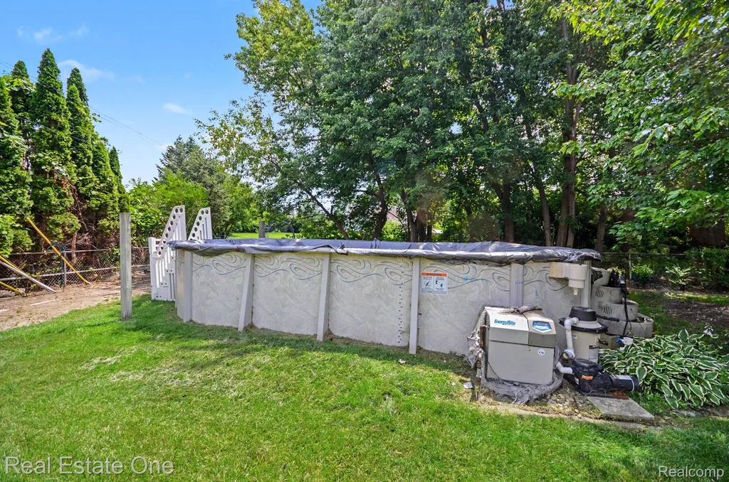 15064 Masonic Boulevard Warren City MI 48088