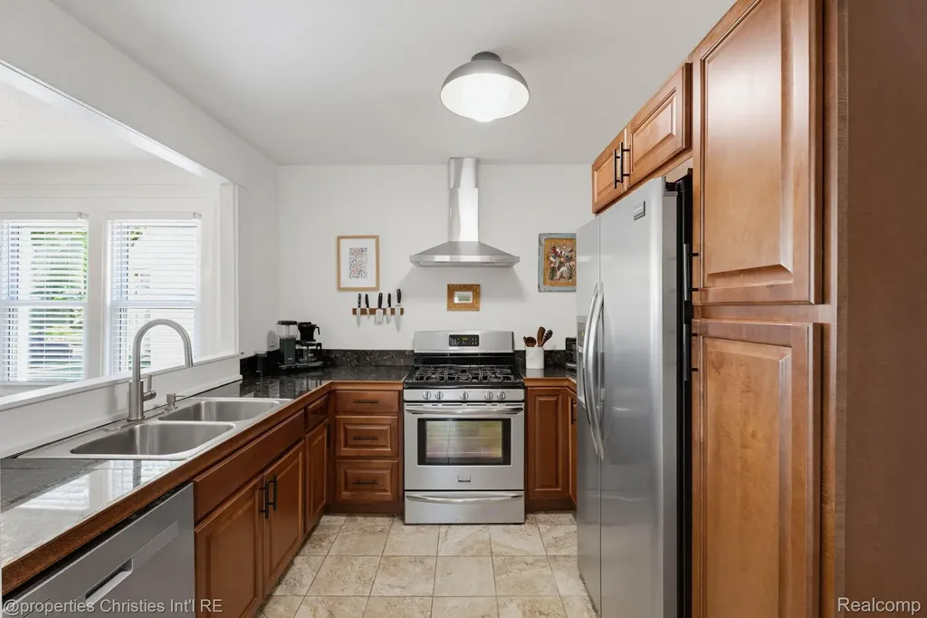 3059 Griffith Avenue Berkley City MI 48072
