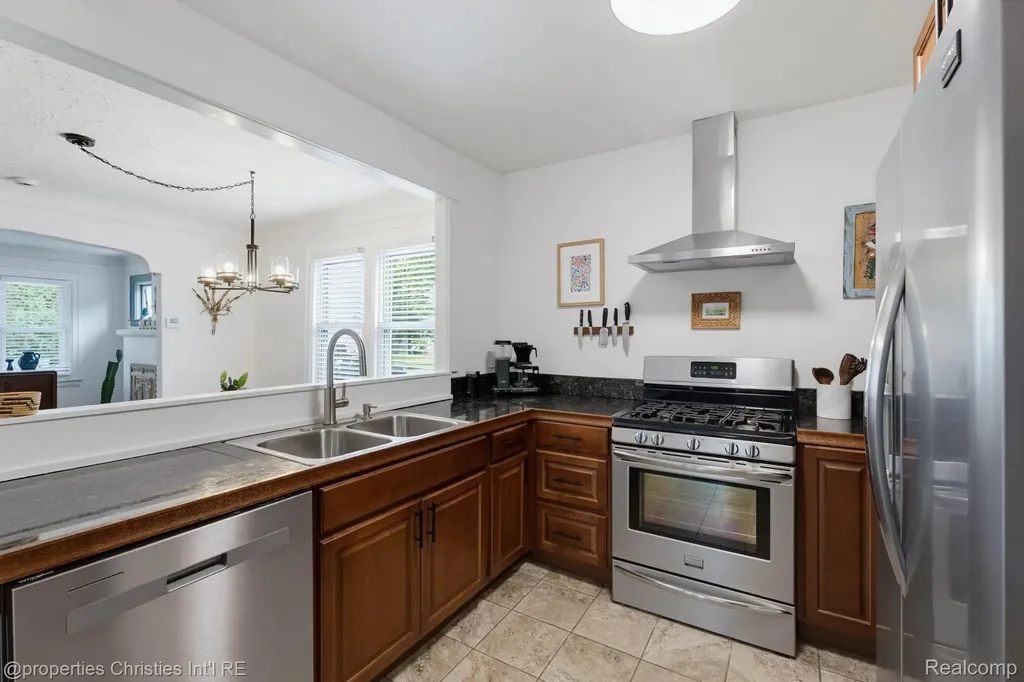 3059 Griffith Avenue Berkley City MI 48072