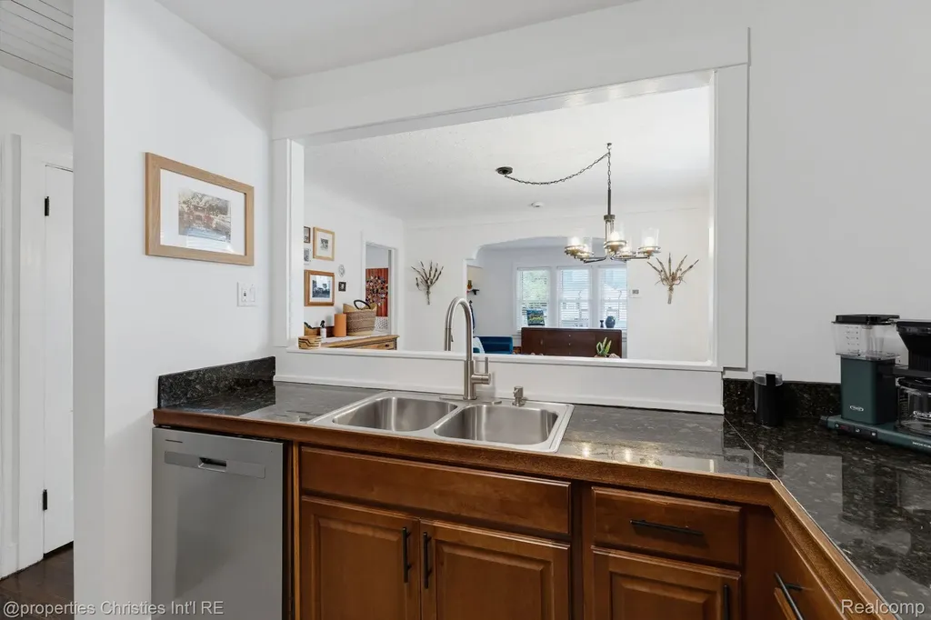 3059 Griffith Avenue Berkley City MI 48072