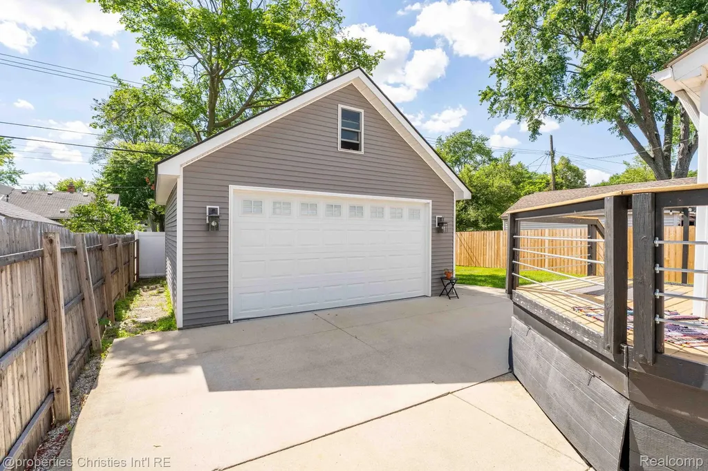 3059 Griffith Avenue Berkley City MI 48072